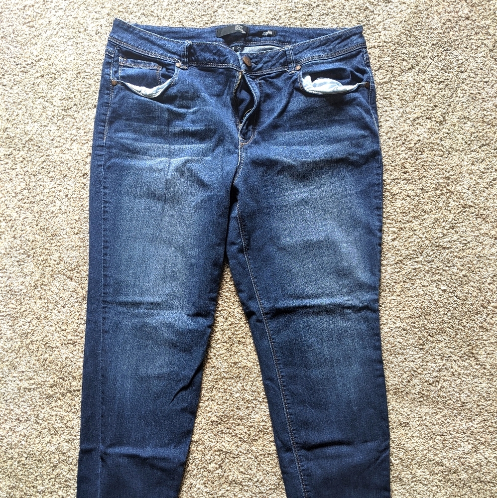 1822 Fitted Faded Jeans